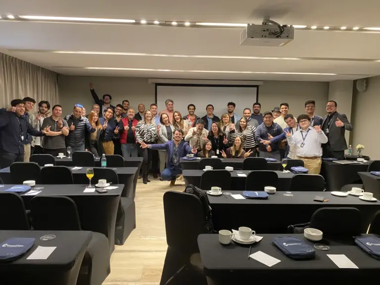 Asistentes al primer evento de Inteligencia Artificial Generativa de CrossLines